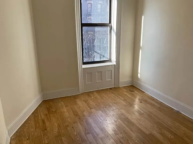 1274 1st Ave #10 — Photo 4