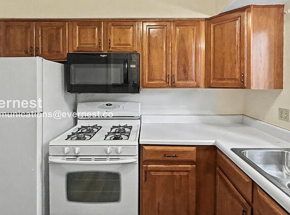 3rd image of 2324 Woodbrook Cir N APT C