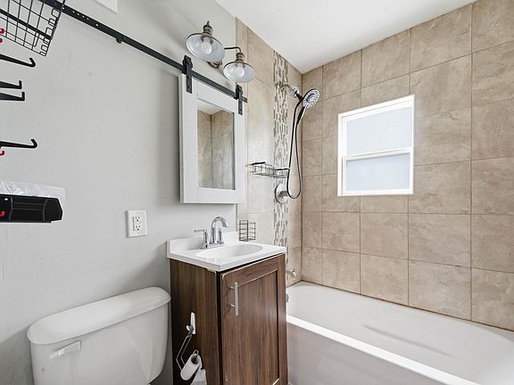 5th image of 742 N Flora St