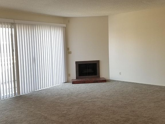 2nd image of 747 Warwick Ave
