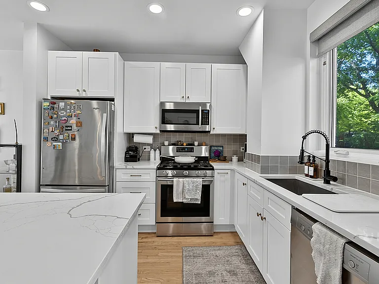 2809 N Wolcott Ave #I — Photo 4