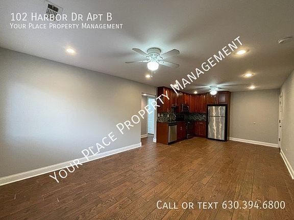 3rd image of 102 Harbor Dr APT B