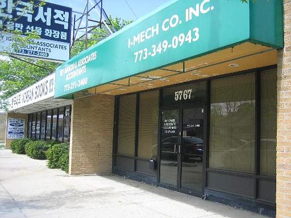 2nd image of 5773 N Lincoln Ave