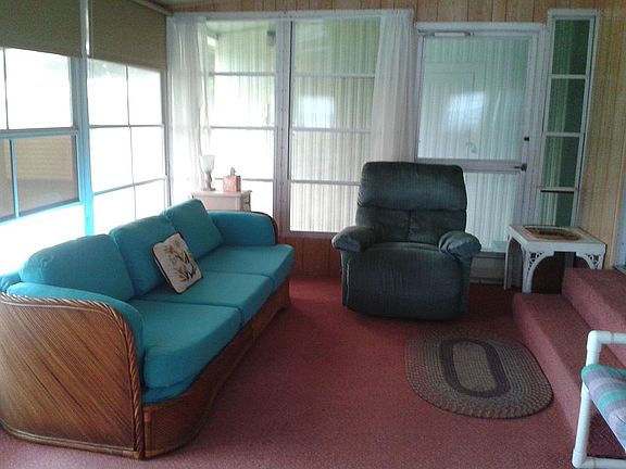 Screen room w/ cable 