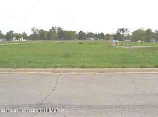 621 Muirfield Dr, Eaton Rapids, MI 48827