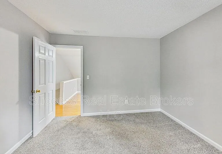 1645 Heyford Cir NW — Photo 37