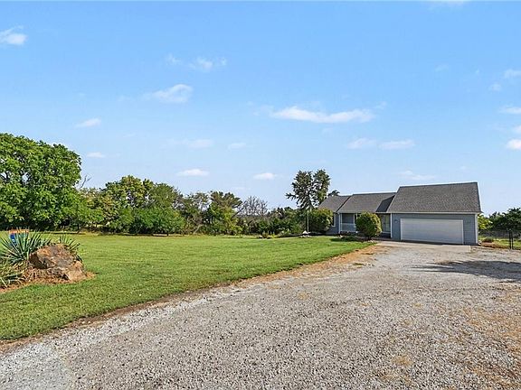 5th image of 21051 Hemphill Rd