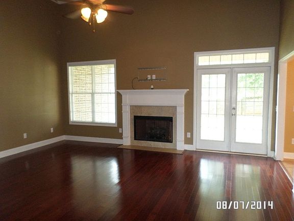 3rd image of 606 Huntwood Ln