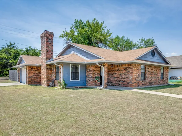1615 Fairfield Cir, Sanger, TX 76266