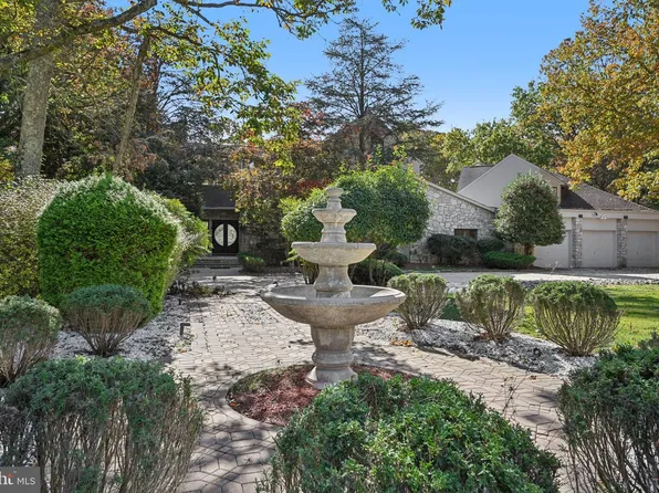 12 N Country Lakes Dr, Marlton, NJ 08053