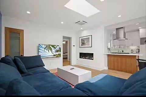 124 Thornton Pl — Photo 3