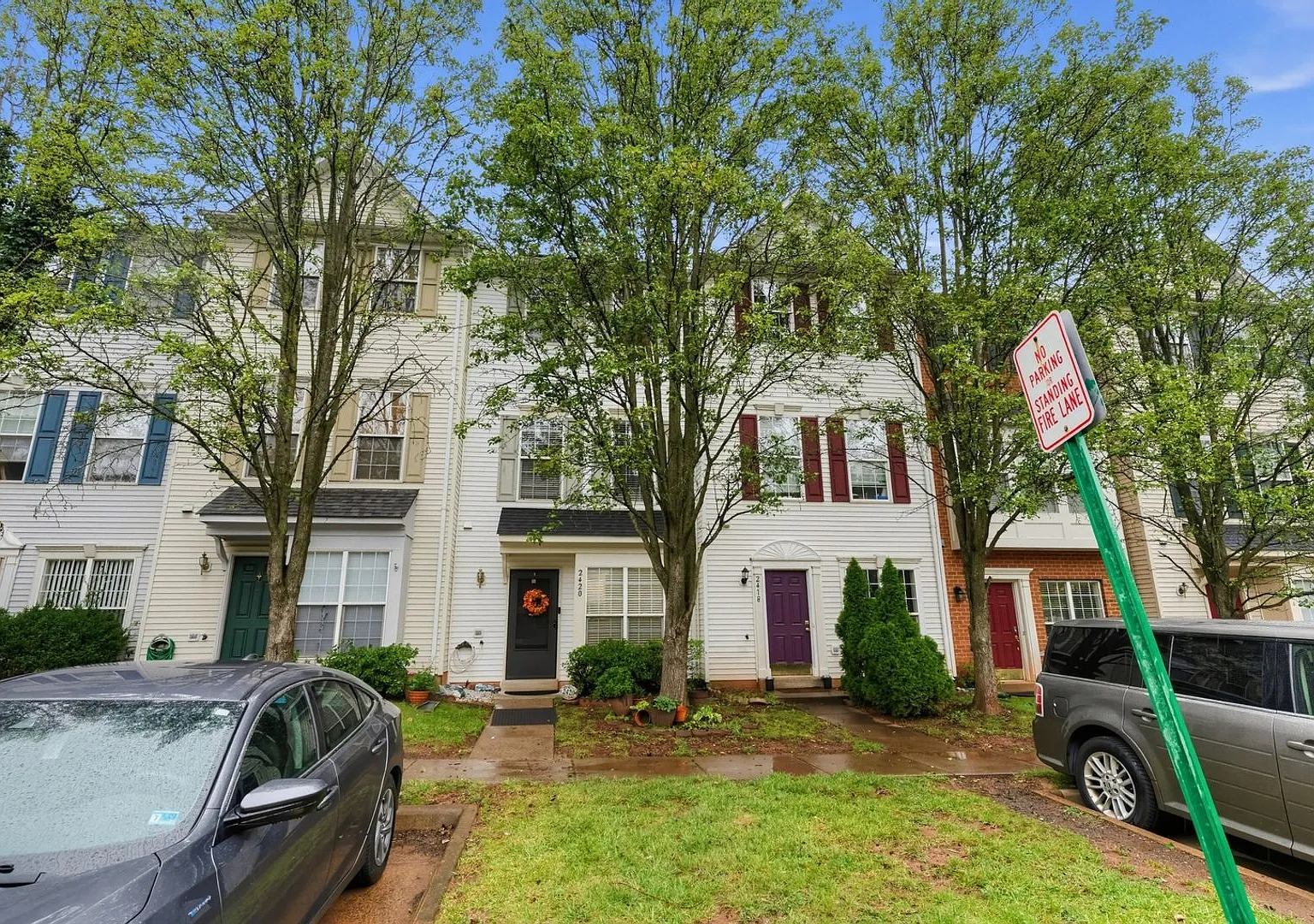 Spacious 3BR/2.5BA Herndon Townhome | 1,692 SF | Near Shopping & Silver Line Metro | 2 Pools | Pe... — Photo 3
