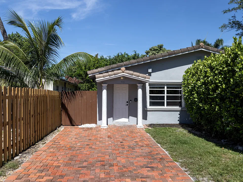 1406 NW 4th Ave