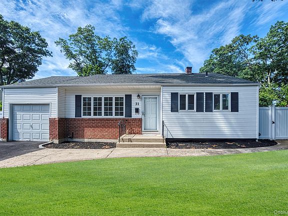 2nd image of 31 Foxwood Drive E