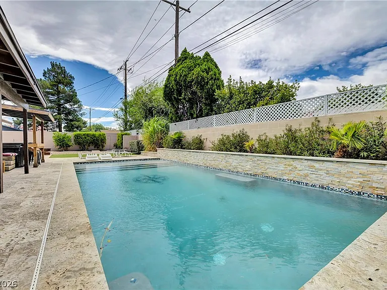 2712 W Oakey Blvd — Photo 37