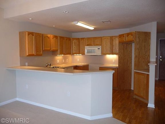 2nd image of 2964 Lakeshore Dr Unit W303