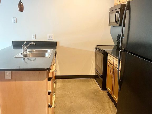 3rd image of 407 Marquis Ave #5