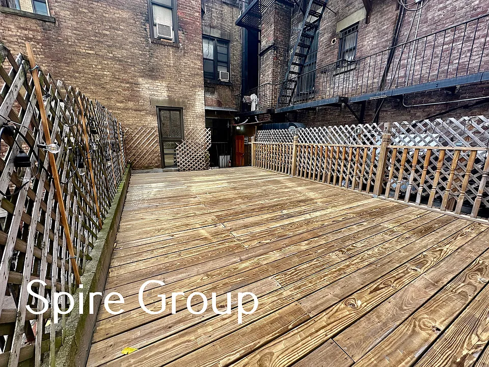 65 W 73rd St #1B