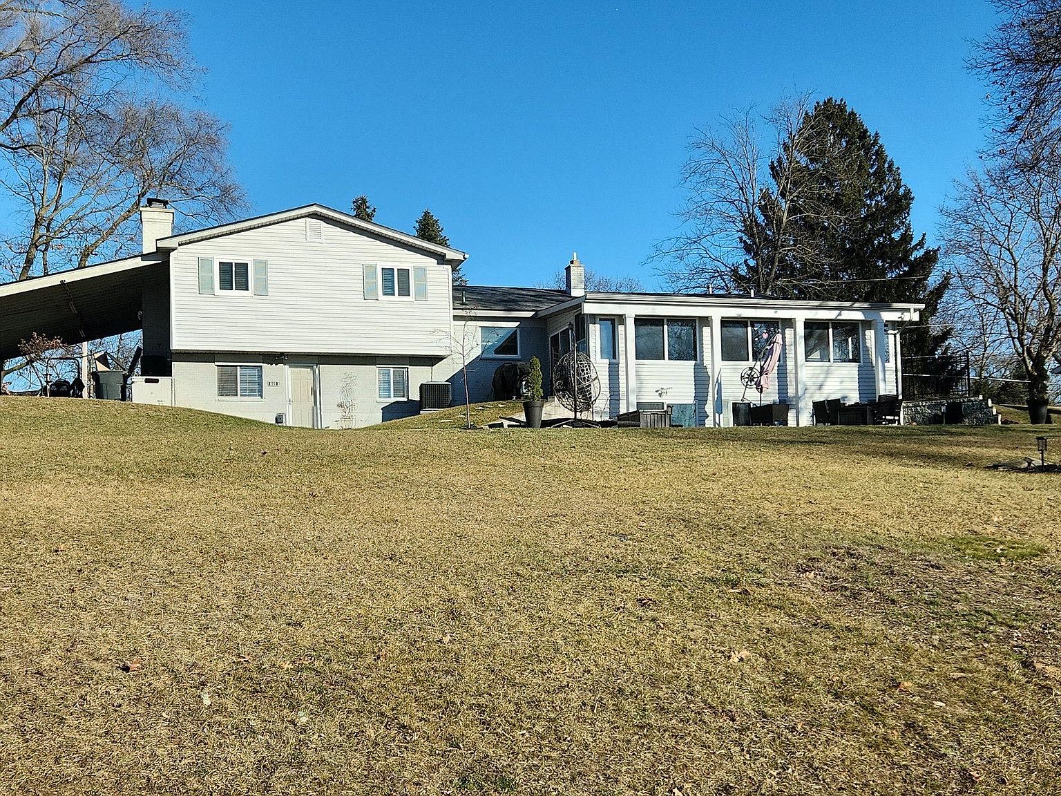 689 Lake View Dr, White Lake, MI 48386 Zillow