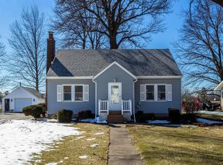 317 W Leclaire Rd, Eldridge, IA 52748