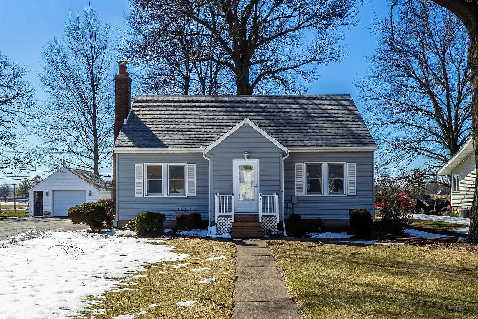 317 W Leclaire Rd photo 1