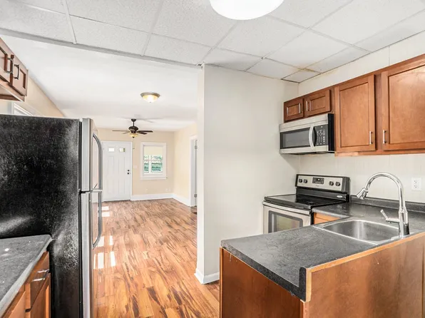 826 Washburn Ave, Kalamazoo, MI 49048