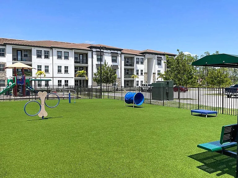Legacy Naples Apartments — Photo 37
