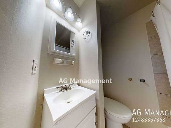 5th image of 25 E Beverly Ave APT 2