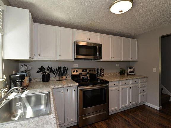3rd image of 3 Meadow Hill Dr