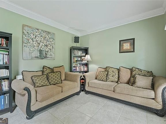 4th image of 2895 Hilton Cir NW