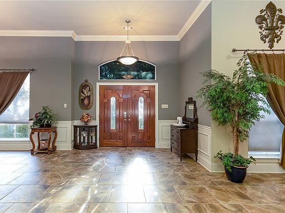 5th image of 413 N Woodlake Way