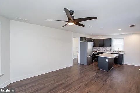 3rd image of 36 S Main St #2