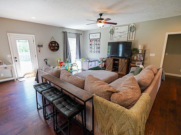 3rd image of 1518 Breezy Creek Dr