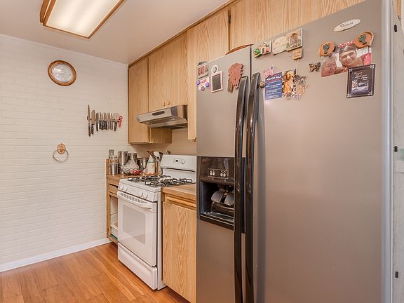 5th image of 1110 N Grape St N