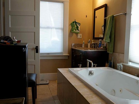 5th image of 615 E Mountain St