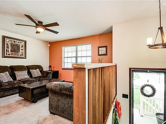 3rd image of 504 SE Sherri Ln