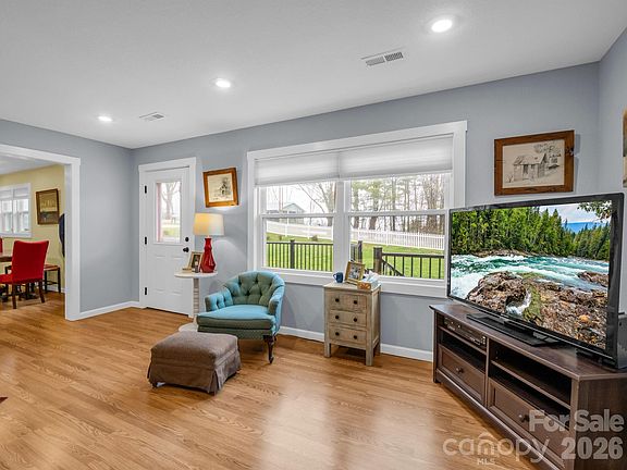 2nd image of 1086 Carters Ridge Rd
