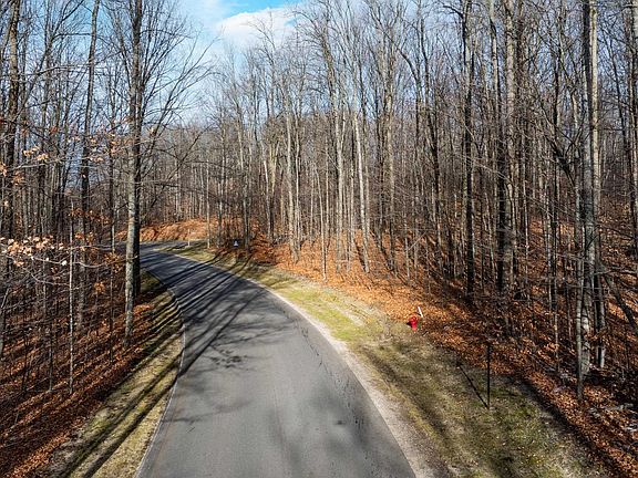3rd image of 158 Forest Trl