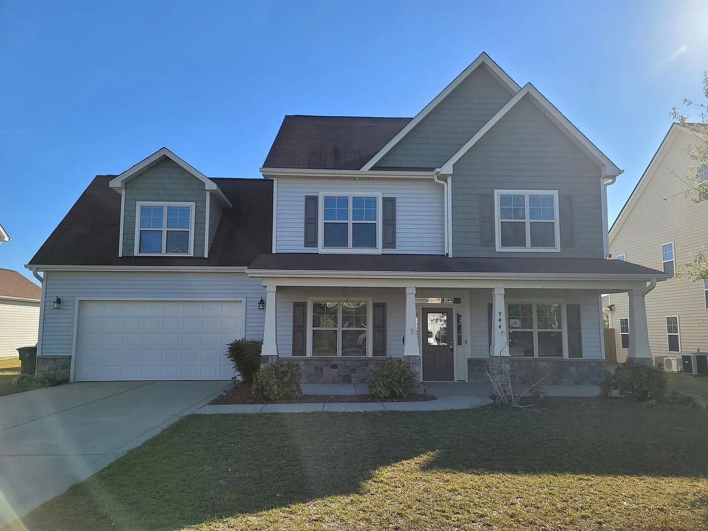 Immaculate 4 Bedroom, 3.5 Bath Home Located in Established Neighborhood. Minutes from Fort Bragg! — Photo 1