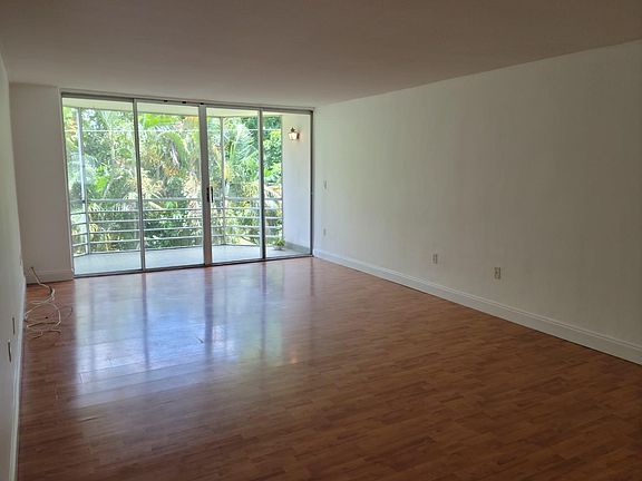 3rd image of 1401 NE 191st St APT 302