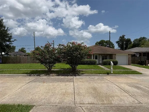 2401 Creely Dr, Chalmette, LA 70043