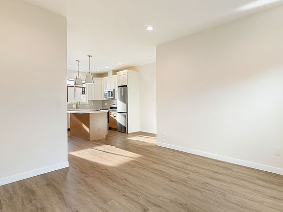4th image of 2100 C St #620
