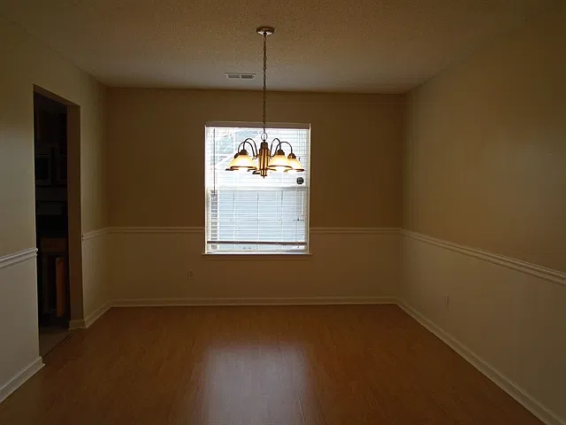 4 bed, 2.5 bath, 1982 sqft, $2,095 — Photo 4