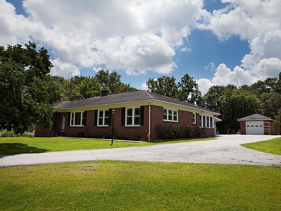 3rd image of 386 Sunrise Dr