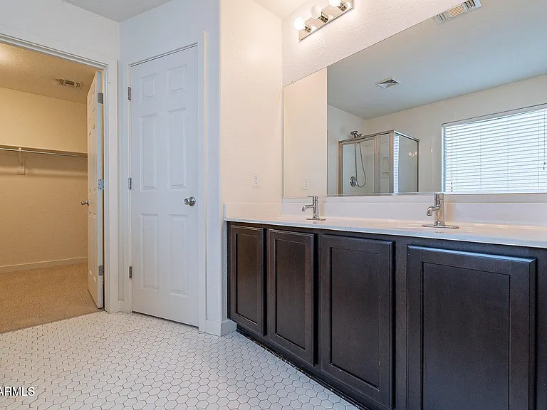1061 S Hawk Ln — Photo 16