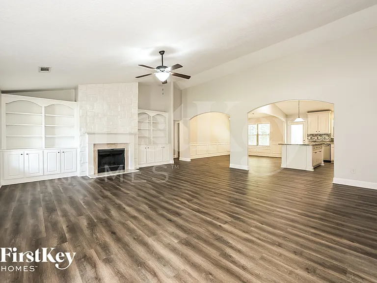 1553 Shoal Creek Dr — Photo 2