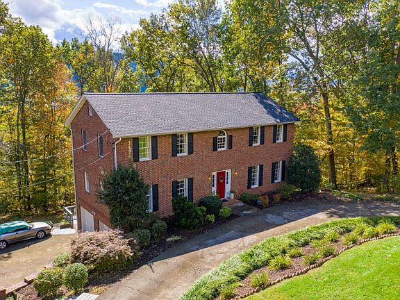 2nd image of 105 Craighead Ln