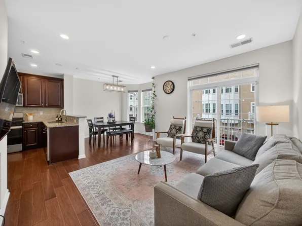 15 Wesmont Dr, Wood Ridge, NJ 07075
