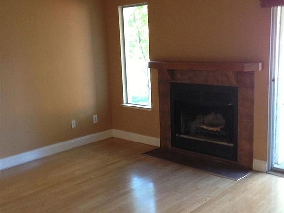 4th image of 1213 Ross Ct