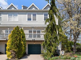 136 Barley Sheaf Dr, Norristown, PA 19403